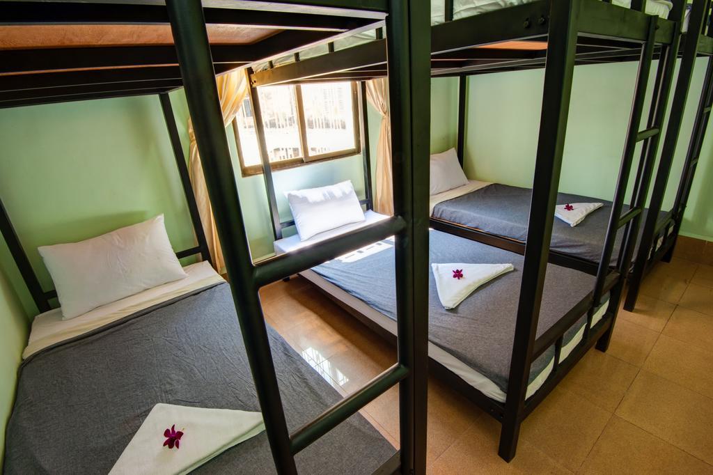 B52 Hostel Phnom Penh Exterior photo